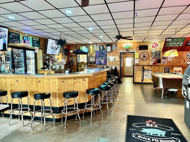 More Photos Of 107 N Main St, Rosholt Bar For Sale