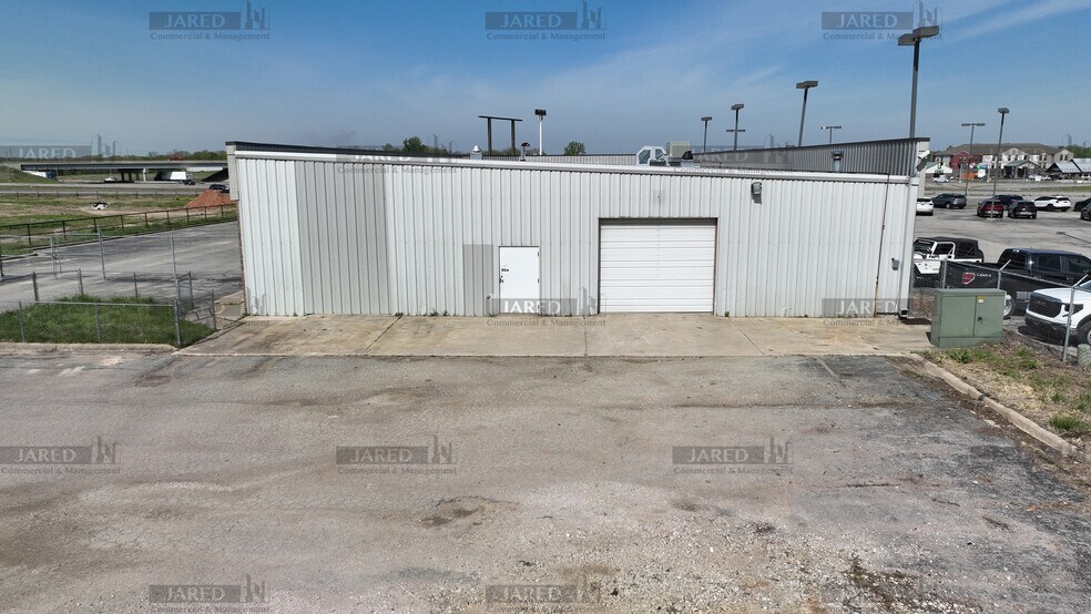 More Photos Of 2410 Evergreen Pky, Lebanon Freestanding For Sale