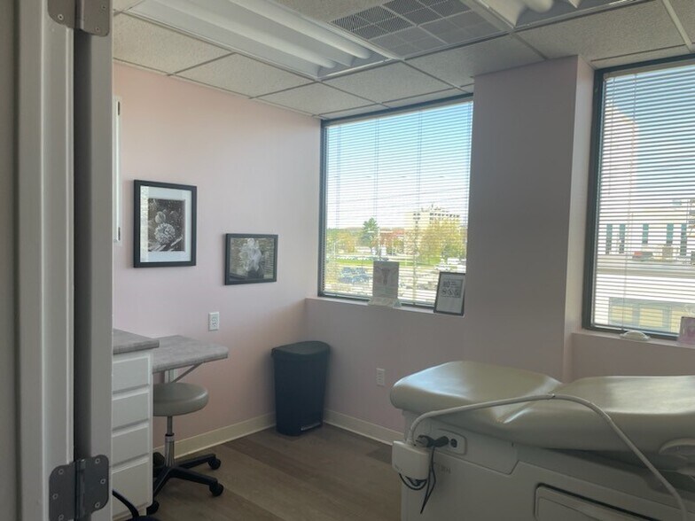 More Photos Of 1650 Elm St, Manchester Medical For Sale