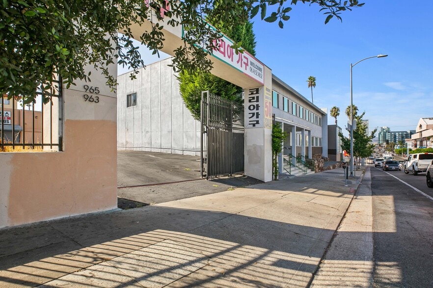 More Photos Of 963 - 965 South Western Avenue, Los Angeles Freestanding For Lease