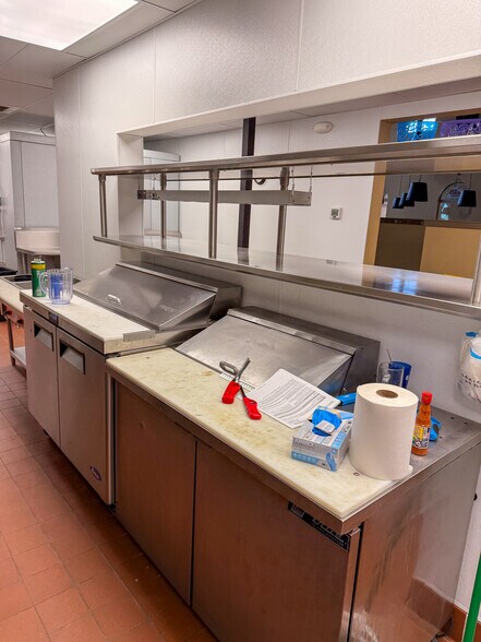 More Photos Of 1521 E Nob Hill Blvd, Yakima General Retail For Lease