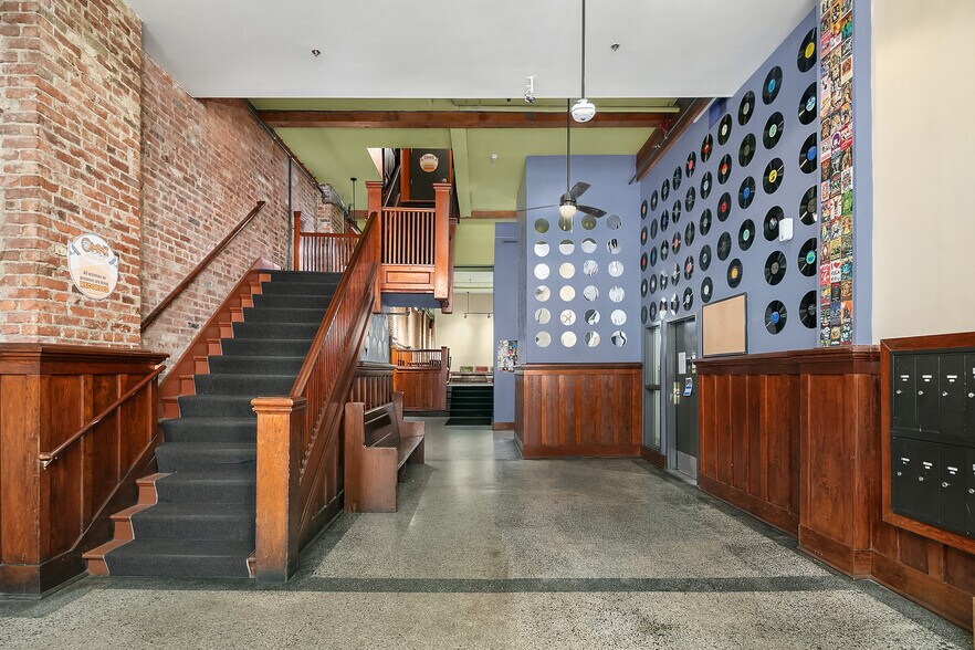 More Photos Of 212-216 Alaskan Way S, Seattle Apartments For Sale