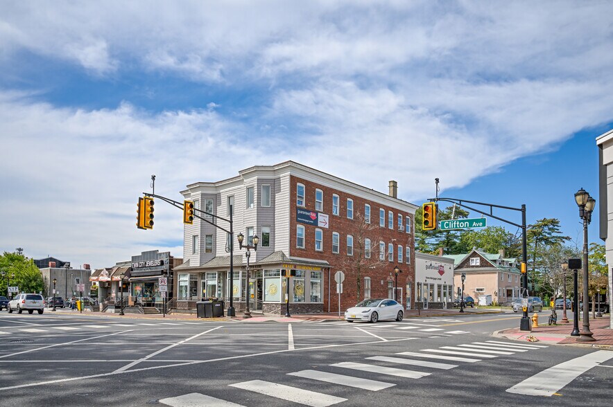 More Photos Of 40 Clifton Ave, Lakewood Office For Sale