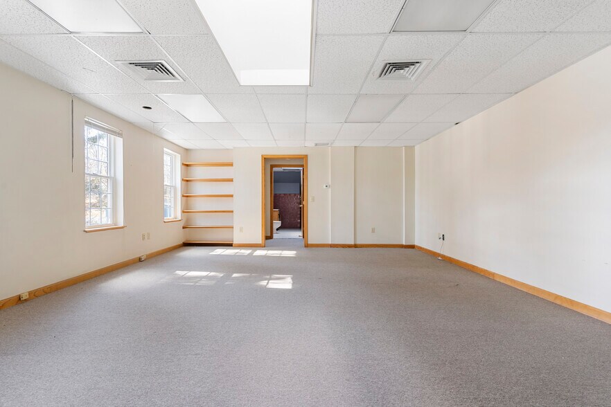 More Photos Of 128 Litchfield Rd, New Milford Medical For Sale