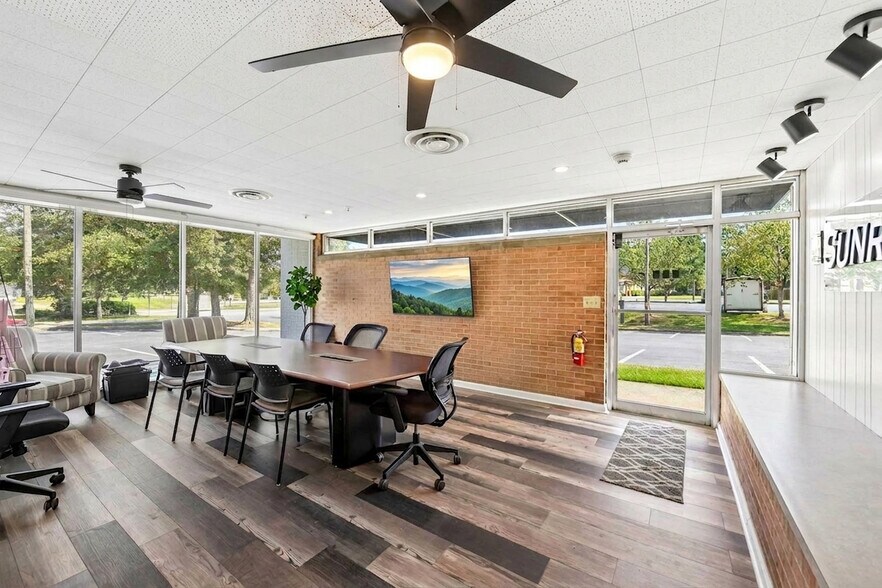 More Photos Of 224 E Broad St, Winder Medical For Sale