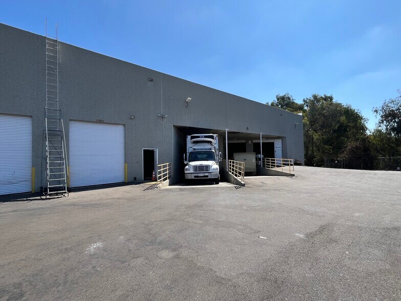 More Photos Of 2820-2834 La Mirada Dr, Vista Manufacturing For Lease