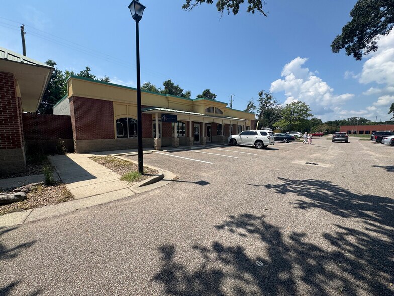 More Photos Of 360 Courthouse Rd, Gulfport Freestanding For Sale