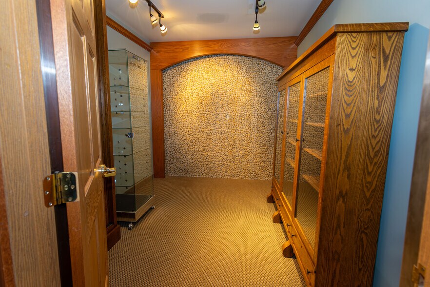 More Photos Of 1009 E 38th St, Erie Storefront Retail Office For Sale