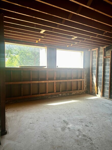 More Photos Of 2 W Michigan Ave, Ypsilanti Freestanding For Lease