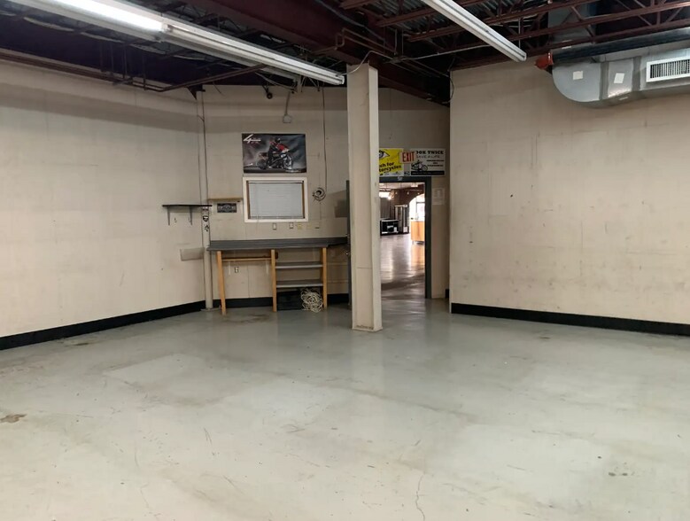 More Photos Of 2030 N Mall Dr, Alexandria Showroom For Sale
