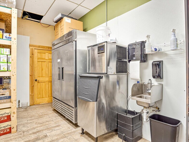 More Photos Of 116 N Main St, Marissa Freestanding For Sale