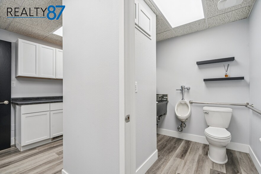 More Photos Of 3900 River Ridge Dr NE, Cedar Rapids Office For Lease