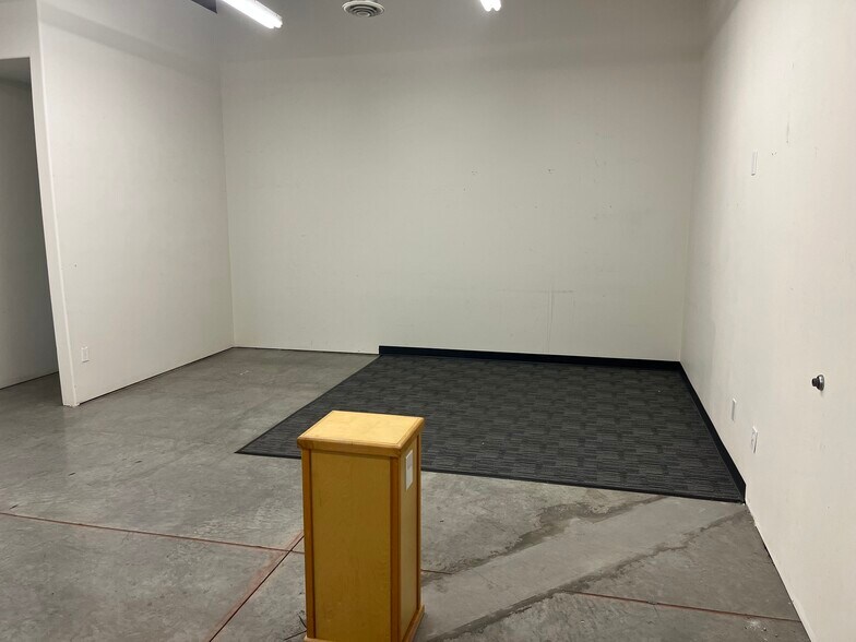 More Photos Of 8601 W Clearwater Ave, Kennewick Office For Sale