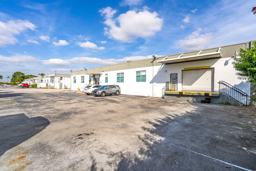 More Photos Of 3925 E 10th Ct, Hialeah Warehouse For Lease