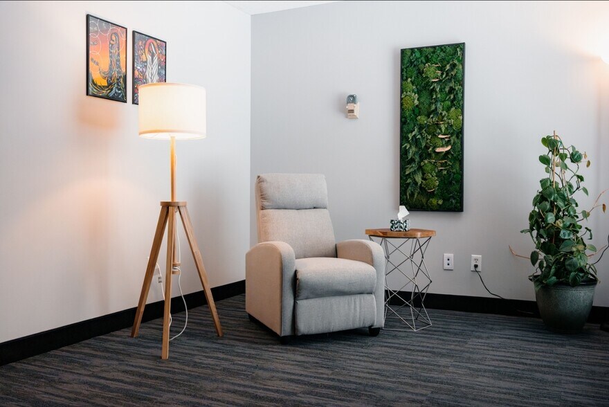 More Photos Of 259 Midpark Way SE, Calgary Medical For Lease