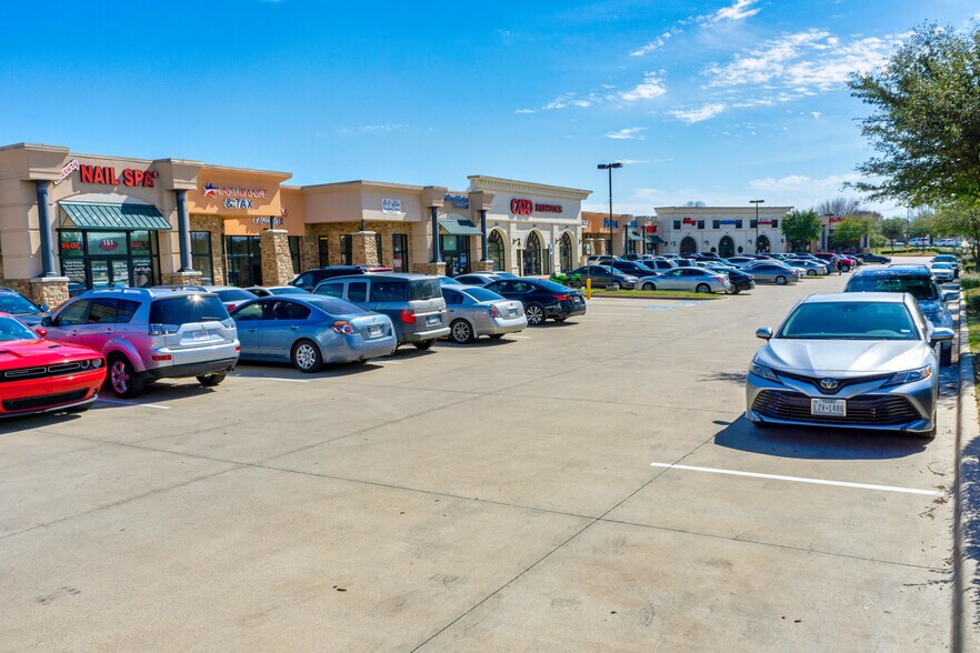 More Photos Of 921 W Belt Line Rd, DeSoto Freestanding For Lease