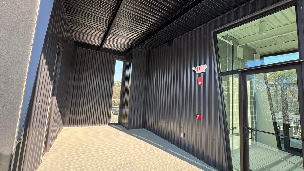 More Photos Of 104 Church St, Decatur Office For Lease