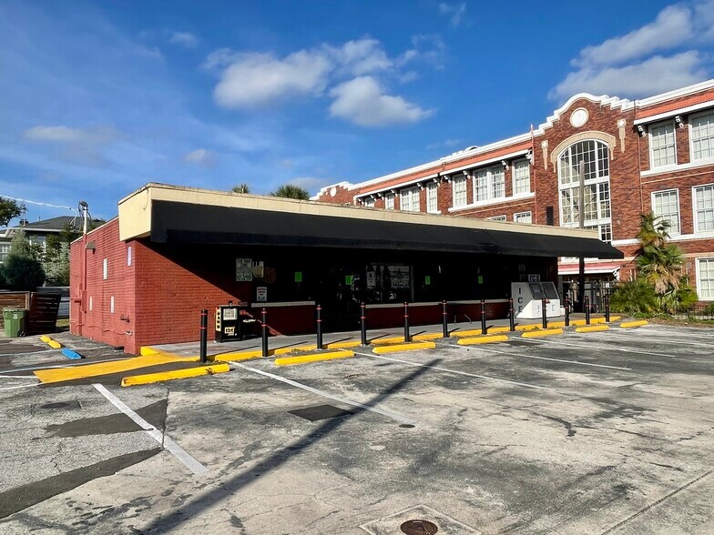 Primary Photo Of 1021 W Swann Ave, Tampa Supermarket For Lease