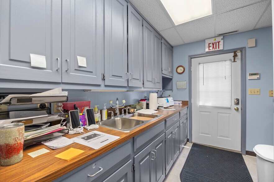 More Photos Of 18 E Main St, Seville Medical For Sale