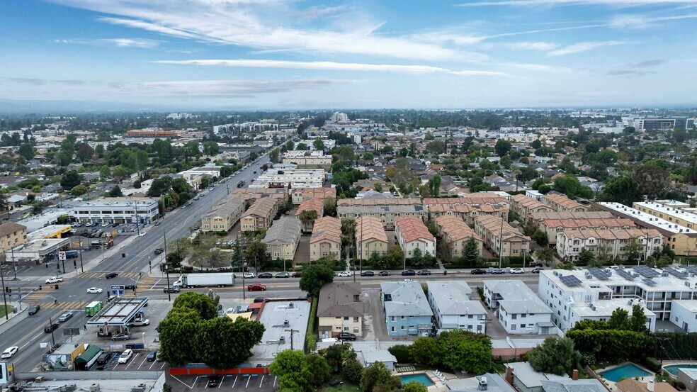 More Photos Of 7224 Hazeltine Ave, Van Nuys Apartments For Sale
