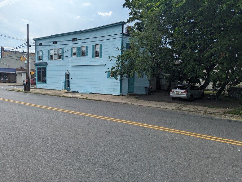 More Photos Of 189 Front St, South Plainfield Storefront Retail Residential For Lease