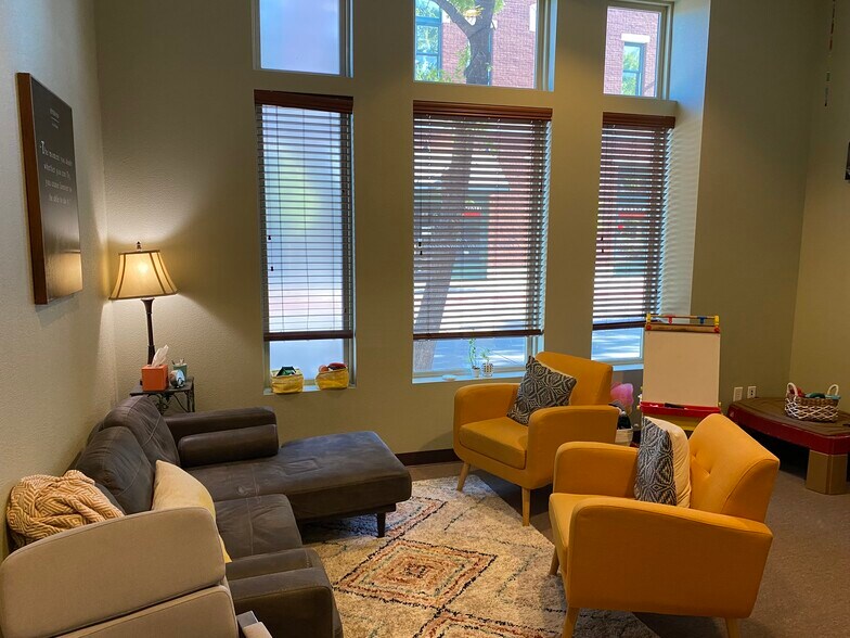 More Photos Of 1100 Parker Sq, Flower Mound Office For Lease