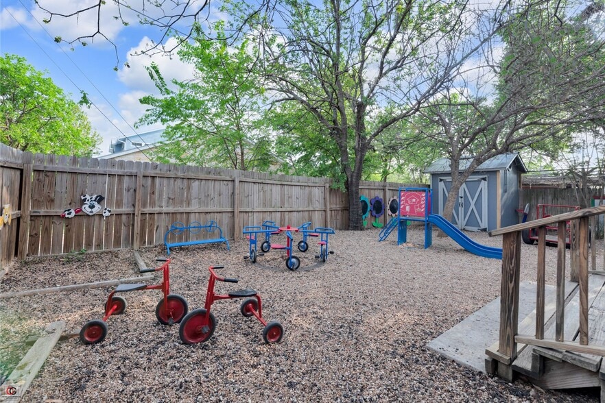 More Photos Of 14 Chisholm Trail Rd, Round Rock Schools For Sale