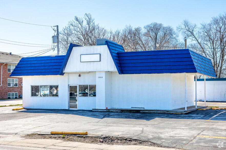 Primary Photo Of 5814 Hickman Rd, Urbandale General Retail For Lease