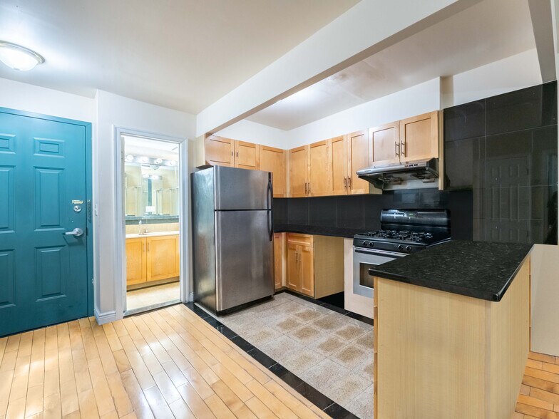 More Photos Of 15011 Northern Blvd, Flushing Apartments For Sale