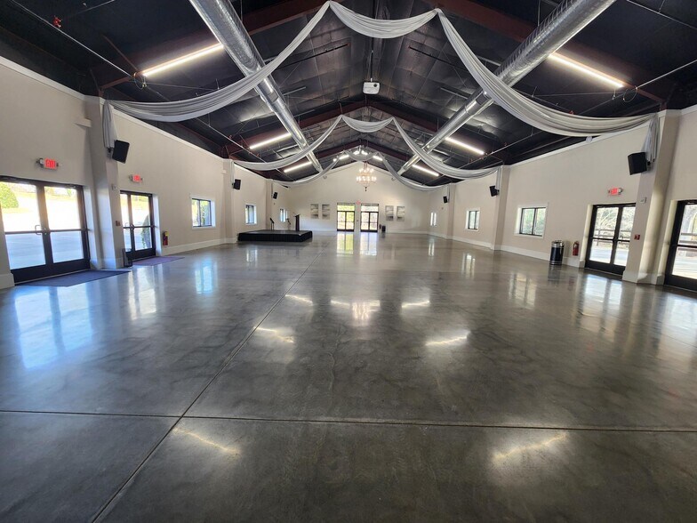 More Photos Of 232 Bordeaux Dr, Thomson Specialty For Sale