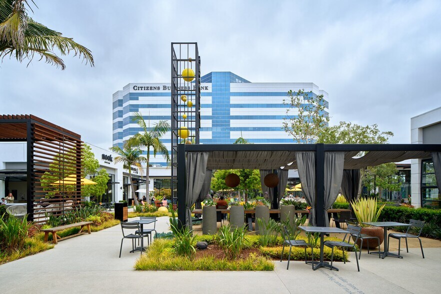 More Photos Of 980 W 190th St, Torrance Restaurant For Lease