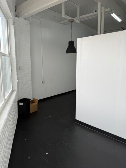 More Photos Of 60 Dickerson St, Newark Light Manufacturing For Lease