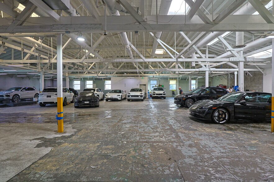 More Photos Of 1800 S Figueroa St, Los Angeles Office For Lease