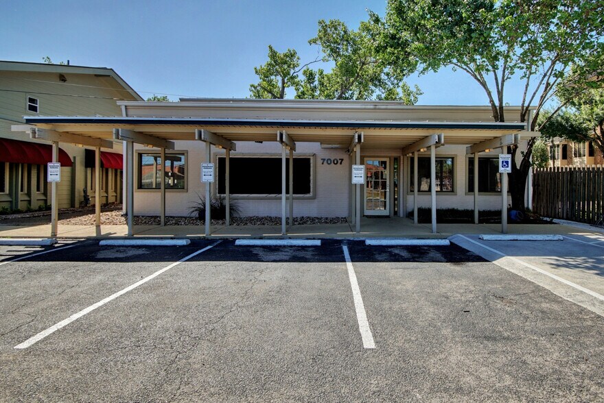 More Photos Of 7007 Hart Ln, Austin Medical For Sale