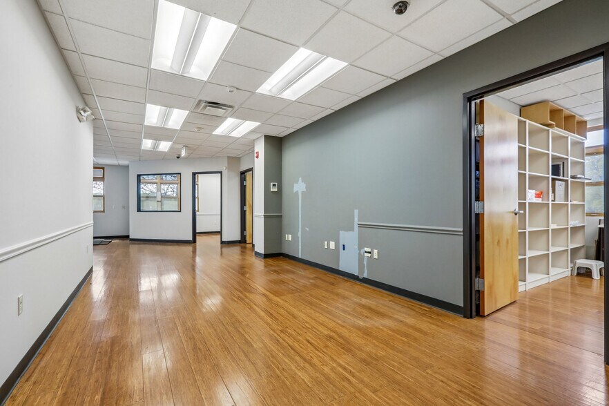 More Photos Of 92 Union Ave, Cresskill Office For Sale