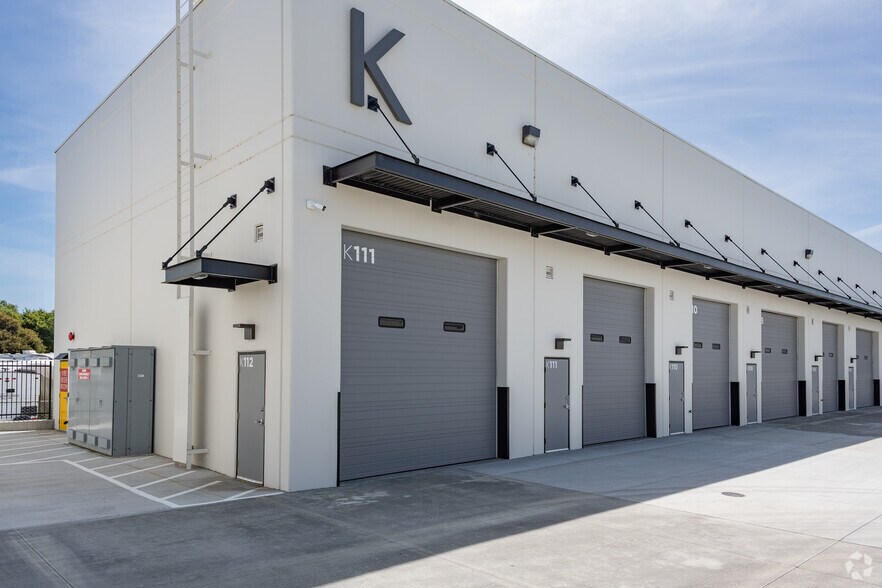 More Photos Of 1055 Soscol Ferry Rd, Napa Distribution For Sale