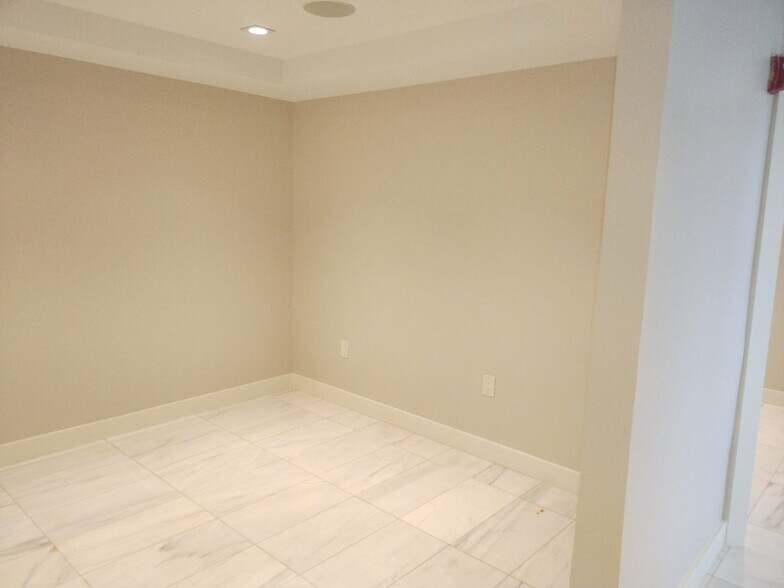 More Photos Of 1001 10th Ave S, Naples Office Residential For Lease