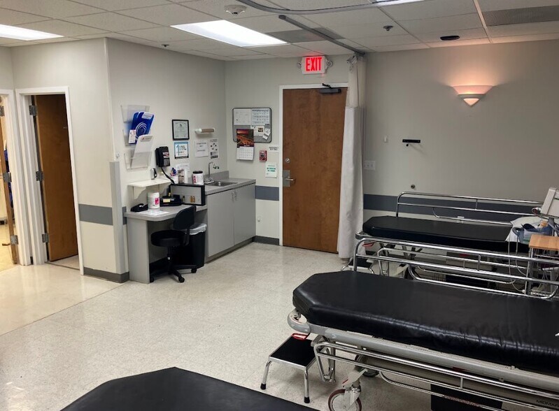 More Photos Of 561 Cranbury Rd, East Brunswick Medical For Sale