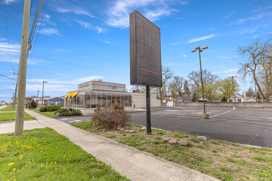 More Photos Of 15839 Telegraph Rd, Redford Township Fast Food For Lease