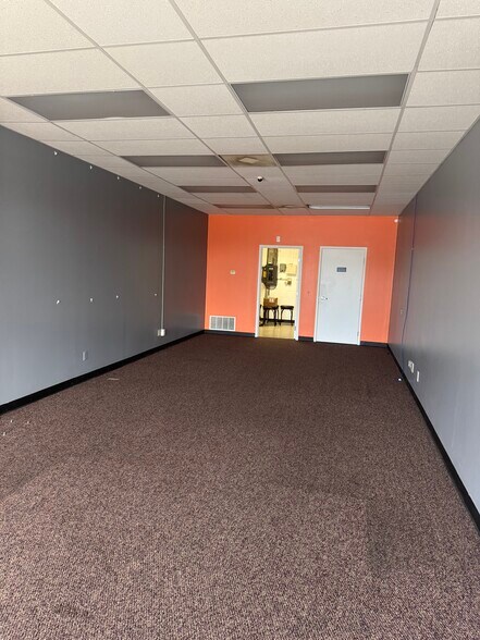 More Photos Of 405-523 E 24 Hwy, Independence Unknown For Lease
