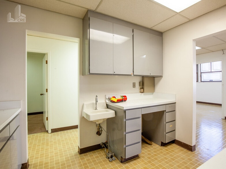 More Photos Of 919 Clay St, San Francisco General Retail For Lease