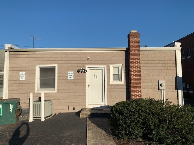More Photos Of 12 Bank Ave, Smithtown Office For Lease