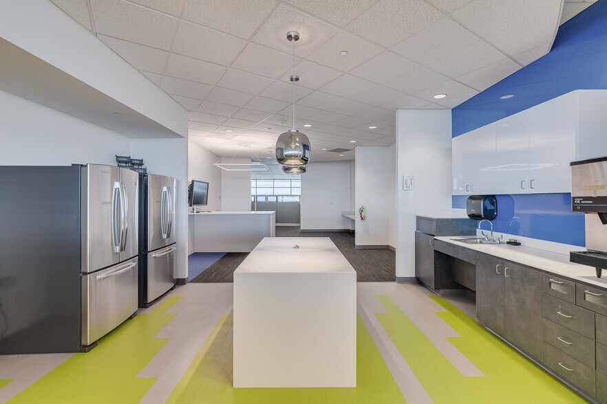 More Photos Of 3929 W John Carpenter Fwy, Irving Office For Lease