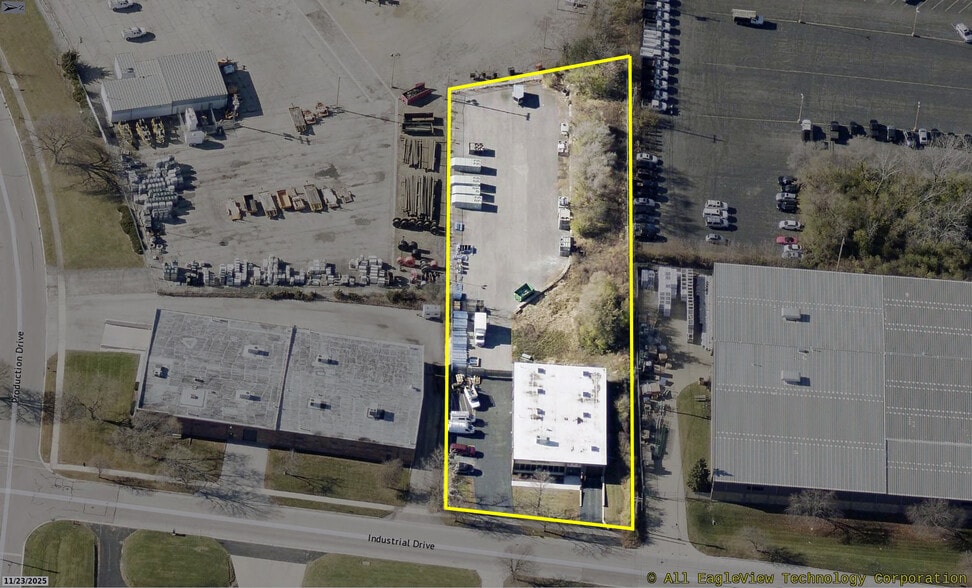 More Photos Of 315 Industrial Dr, St Charles Warehouse For Lease