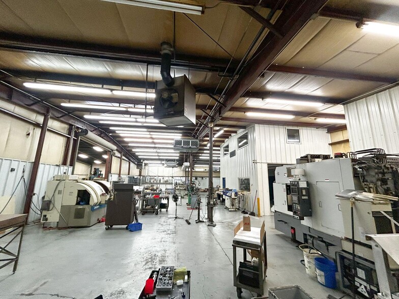 More Photos Of 3016 Highway 41 S, Springfield Warehouse For Sale