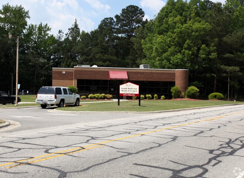 More Photos Of 1212 S Walnut St, Fairmont Medical For Sale