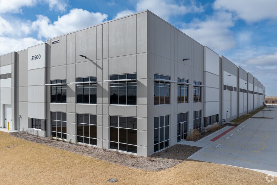 Primary Photo Of 21500 Gateway Dr, Matteson Manufacturing For Lease