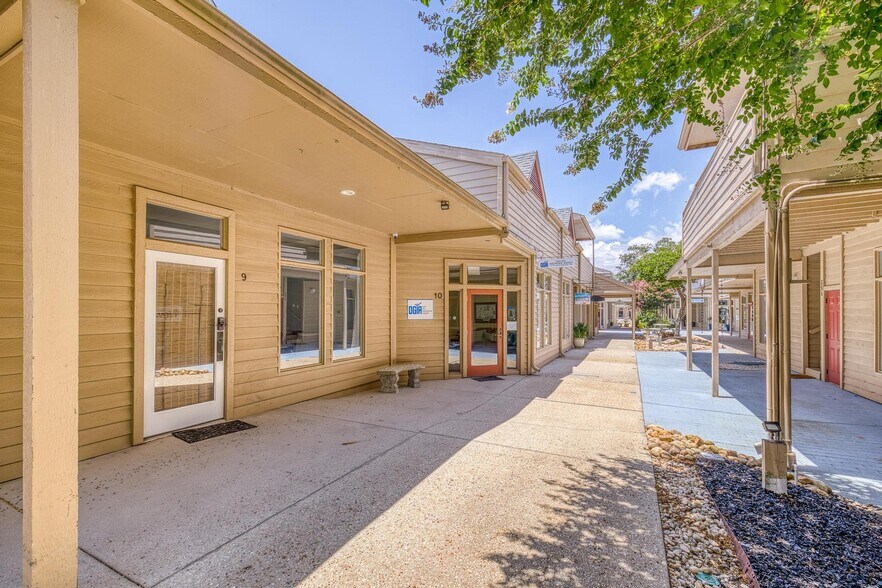More Photos Of 913 Gulf Breeze Pky, Gulf Breeze Storefront Retail Office For Sale