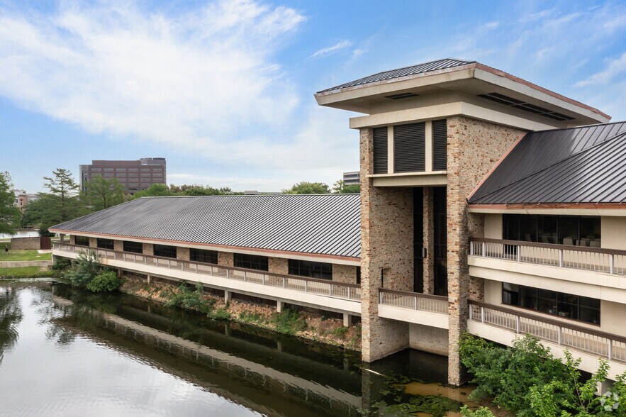 More Photos Of 420 Decker Dr, Irving Office For Lease