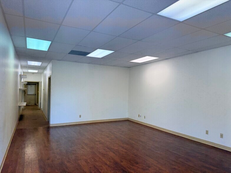 More Photos Of 1590 Bonnie Ln, Cordova Office For Lease